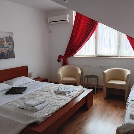 Hotel Veneto Timisoara Esterno foto